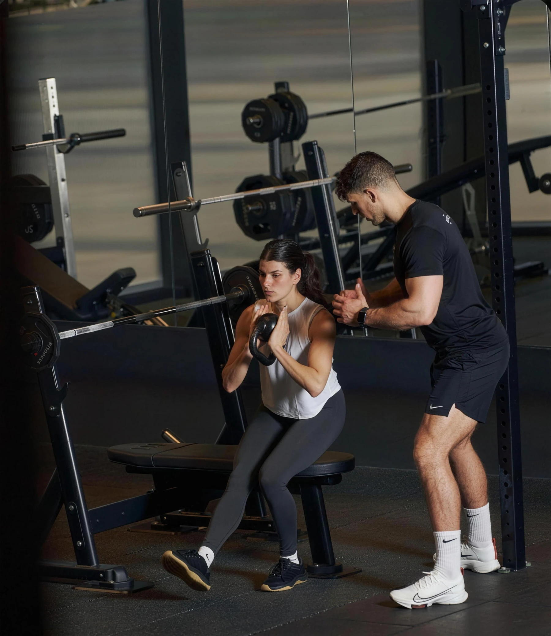 Persönliches Technik-Feedback beim Training mit einer Kurzhantel
