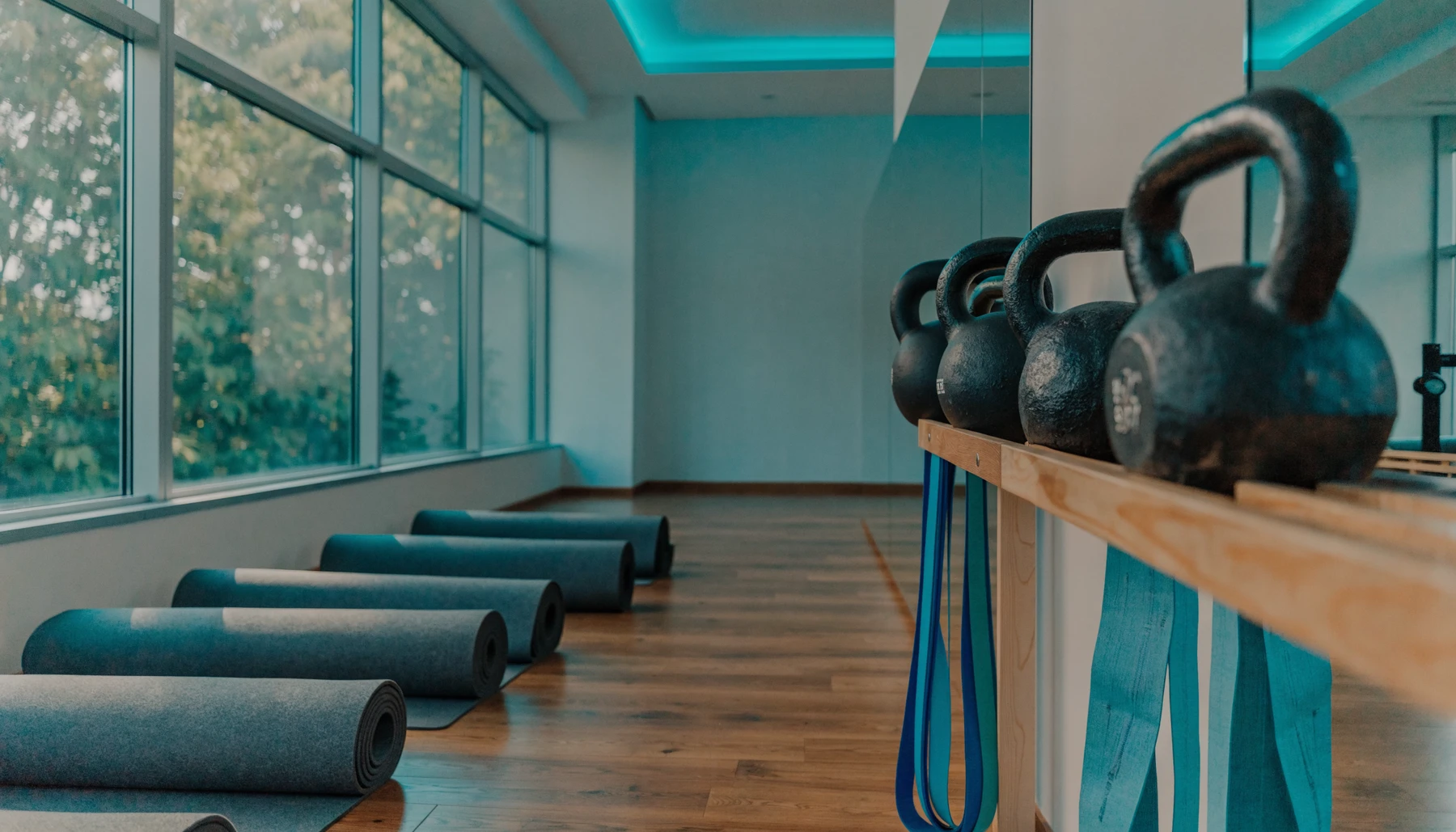 Trainingsmatten und Gewichte im Studio